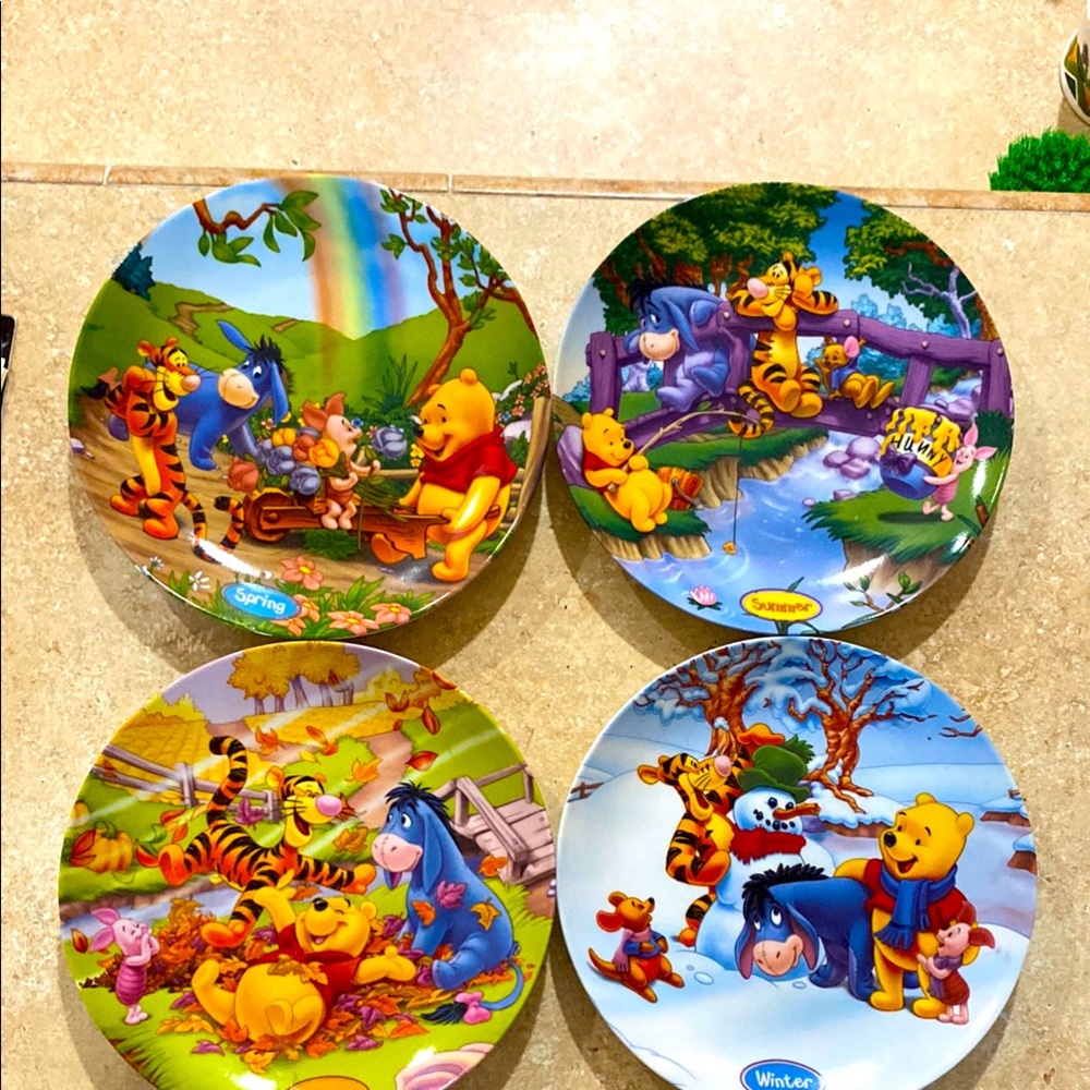 Winnie the Pooh Disney plates-4 seasons with stands